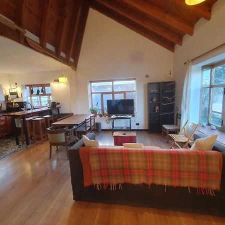 Habitacion En Casa De Familia Cerca De La Laguna Room Next To The Lagoon 우수아이아 외부 사진