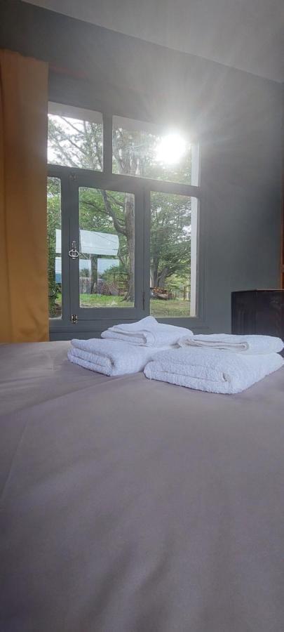 Habitacion En Casa De Familia Cerca De La Laguna Room Next To The Lagoon 우수아이아 외부 사진