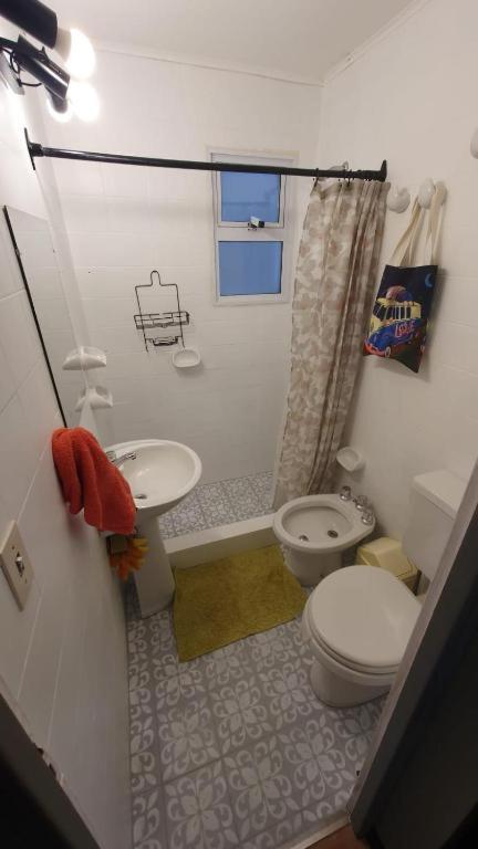 Habitacion En Casa De Familia Cerca De La Laguna Room Next To The Lagoon 우수아이아 외부 사진