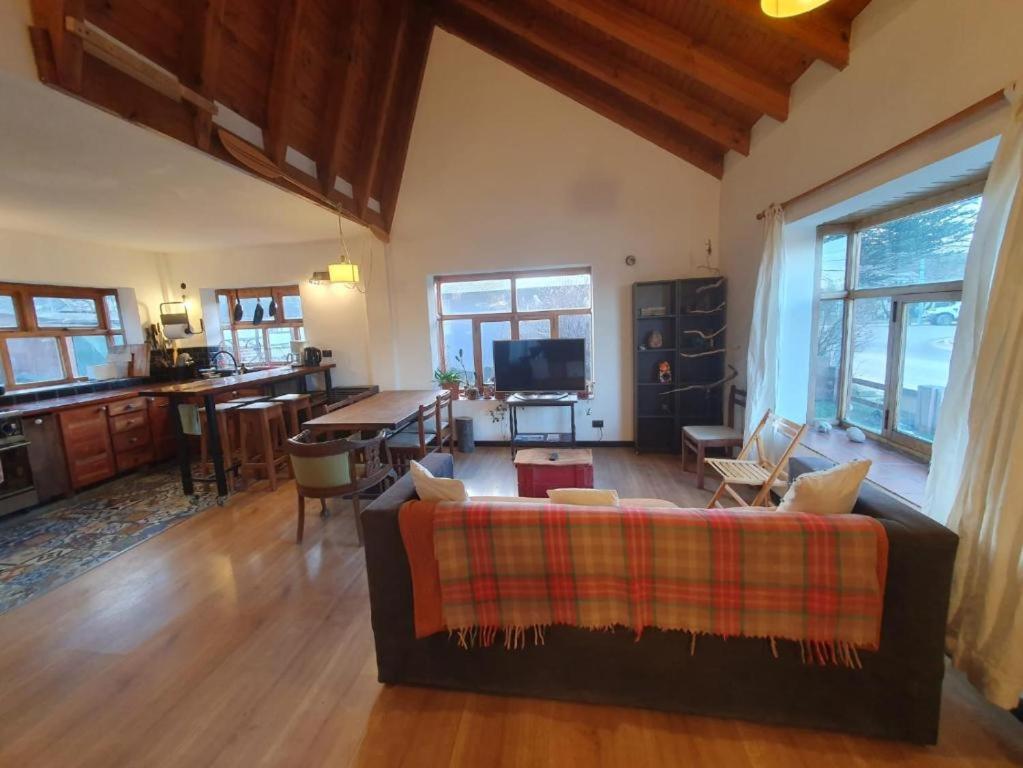 Habitacion En Casa De Familia Cerca De La Laguna Room Next To The Lagoon 우수아이아 외부 사진